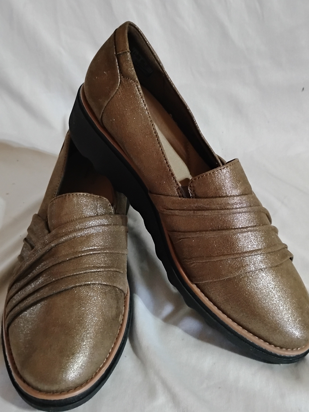 Clarks Women’s Metallic Brown Slip-On Loafers Size 9M